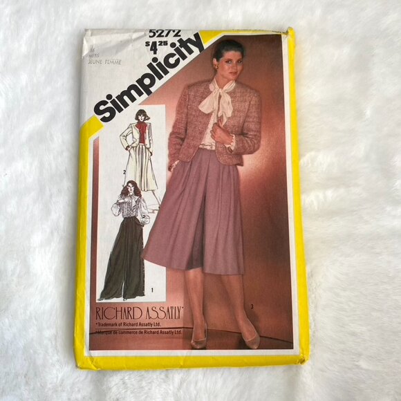 2 Simplicity Sewing Patterns - Picture 4 of 5